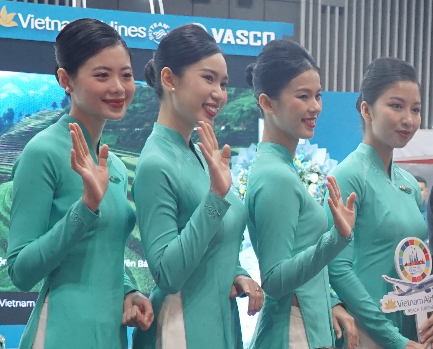 Các cô gái Vietnam Airline