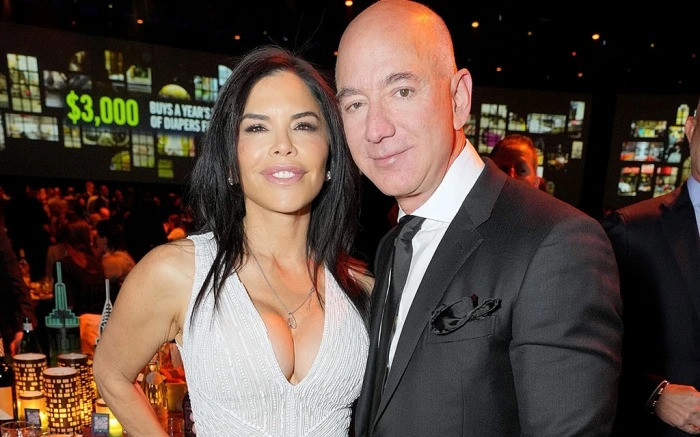 Bezoz và bạn gái bổ sung vào bộ sưu tập cá nhân siêu du thuyền đắt đỏ. Ảnh: IG. Bezoz và bạn gái bổ sung vào bộ sưu tập cá nhân siêu du thuyền đắt đỏ. Ảnh: IG.