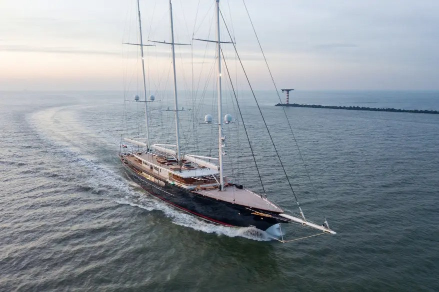 Siêu du thuyền nửa tỷ USD đang trong quá trình chạy thử nghiệm ngoài khơi trước khi bàn giao cho tỷ phú Jeff Bezos. Ảnh: Dutch Yachting. Siêu du thuyền nửa tỷ USD đang trong quá trình chạy thử nghiệm ngoài khơi trước khi bàn giao cho tỷ phú Jeff Bezos. Ảnh: Dutch Yachting.