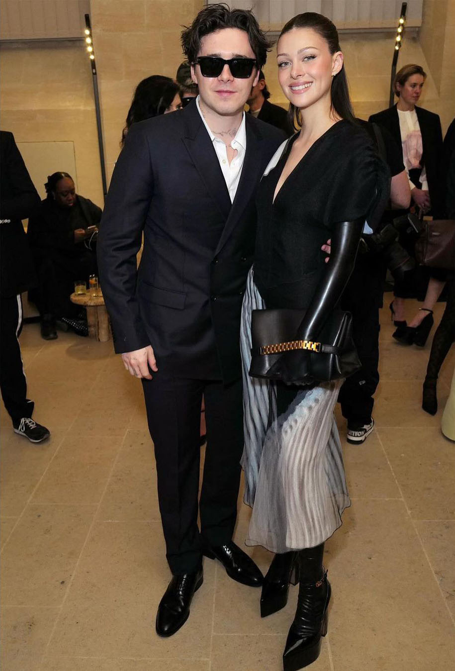 Theo Daily Mail, sự xuất hiện của vợ chồng Nicola và Brooklyn Peltz Beckham cho thấy mọi tổn thương đều có thể được chữa lành, xóa tan mối thù &quot;mẹ chồng - nàng dâu&quot; rộ lên từ hôn lễ vào tháng 4/2022. Ảnh: IG.