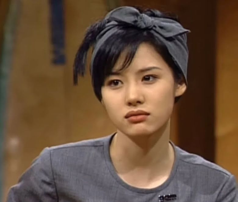 Ảnh chụp Kim Hyun Joo vào những năm đầu đôi mươi được chia sẻ trên mạng xã hội. Ảnh: Theqoo. Ảnh chụp Kim Hyun Joo vào những năm đầu đôi mươi được chia sẻ trên mạng xã hội. Ảnh: Theqoo.