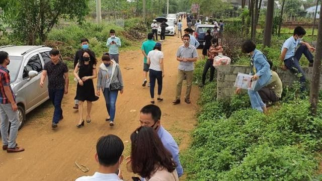 Cá nhân hành nghề môi giới bất động sản phải có chứng chỉ hành nghề môi giới bất động sản. Cá nhân hành nghề môi giới bất động sản phải có chứng chỉ hành nghề môi giới bất động sản.