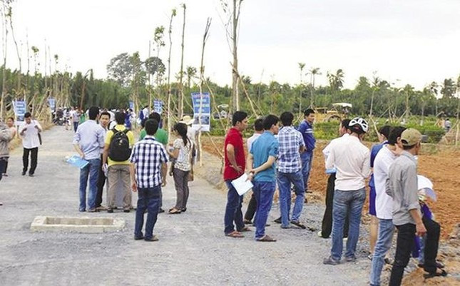 Thời gian qua, có không ít những người hoạt động môi giới tự do, không có chứng chỉ môi giới bất động sản, làm ăn "chụp giật" gây thiệt hại cho khách hàng. Ảnh minh họa. Thời gian qua, có không ít những người hoạt động môi giới tự do, không có chứng chỉ môi giới bất động sản, làm ăn "chụp giật" gây thiệt hại cho khách hàng. Ảnh minh họa.