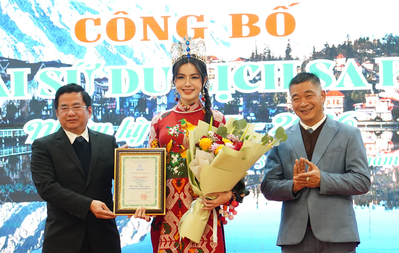 UBND thị xã Sa Pa công bố đại sứ du lịch Sa Pa.