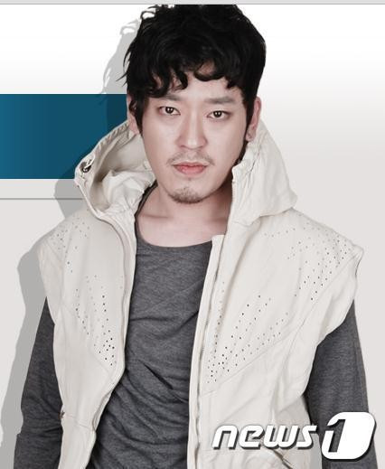  Tháng 8 năm ngoái, khi đang có bộ phim mới God Of War vừa lên sóng thì nam diễn viên Seung Gyu đột ngột ra đi cũng với nguyên nhân là từ vụ tai nạn motor 