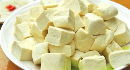  Do đậu phụ có chứa nhiều protein, ăn quá nhiều sẽ không chỉ cản trở cơ thể hấp thu sắt. Ảnh minh họa. 