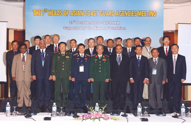 Lãnh đạo Bộ Quốc phòng Việt Nam và các trưởng đoàn tham dự hội nghị. Ảnh: Nguyễn Minh