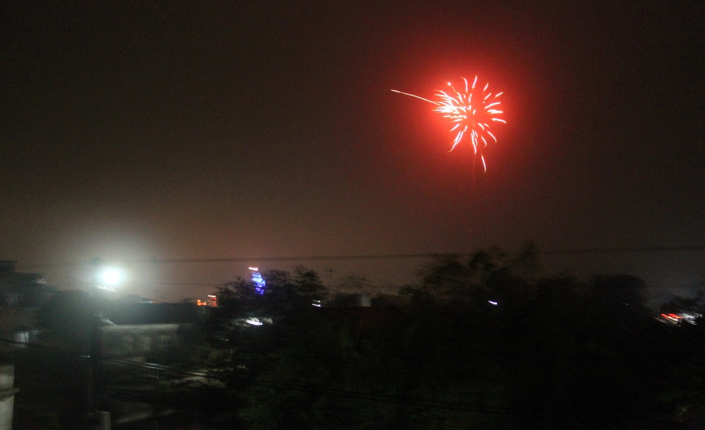 Kéo dài gần một tiếng đồng hồ sau giao thừa