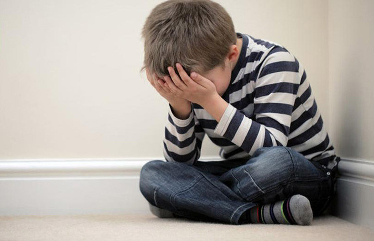 Bác sĩ Nguyễn Hoàng Yến cho biết về cơ bản trạng thái lo lắng là điều bình thường. Nhưng với một số trẻ, sự lo lắng kéo dài, quá mức, ảnh hưởng đến hành vi và suy nghĩ, gây trở ngại cho học tập, gia đình và quan hệ xã hội là cần đưa trẻ đến bác sĩ để khám, đánh giá tình trạng này. Ảnh minh họa: Internet