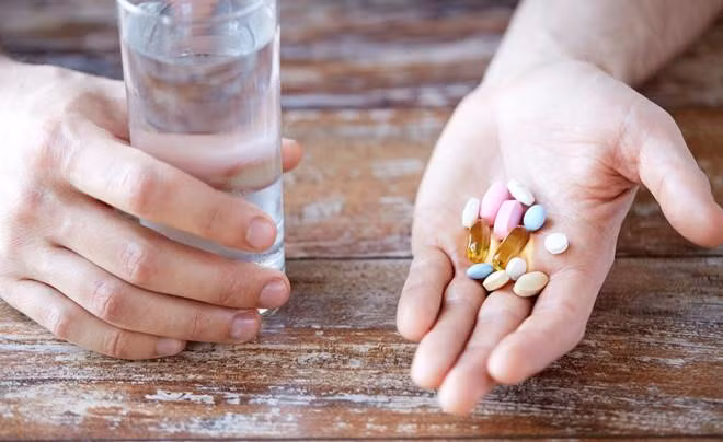 Một số loại thuốc điều trị các bệnh lý khác có thể có tác dụng phụ gây mất ngủ. Ảnh minh họa: Internet