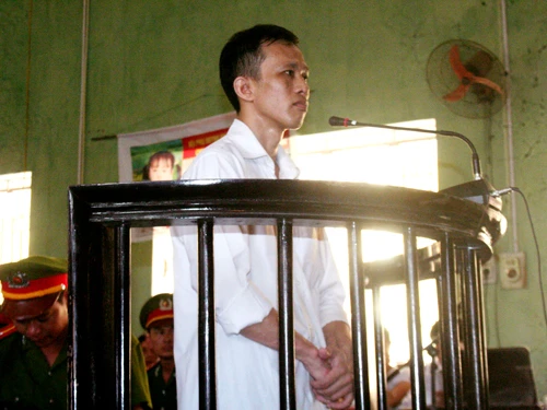 Nguyễn Đức Tiềm trước vành móng ngựa