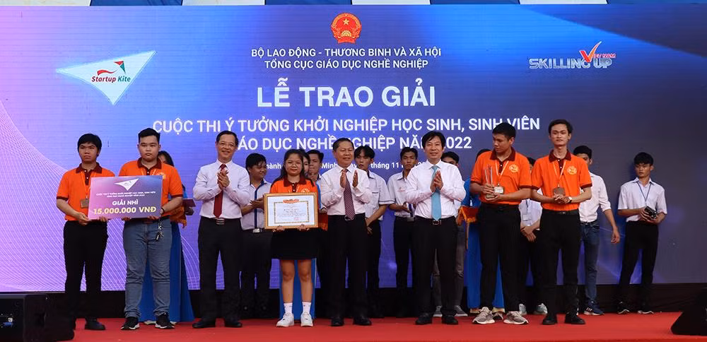 Dự án ‘Máy đo huyết áp qua smartphone’ đoạt giải Nhất ý tưởng khởi nghiệp Startup Kite 2022.