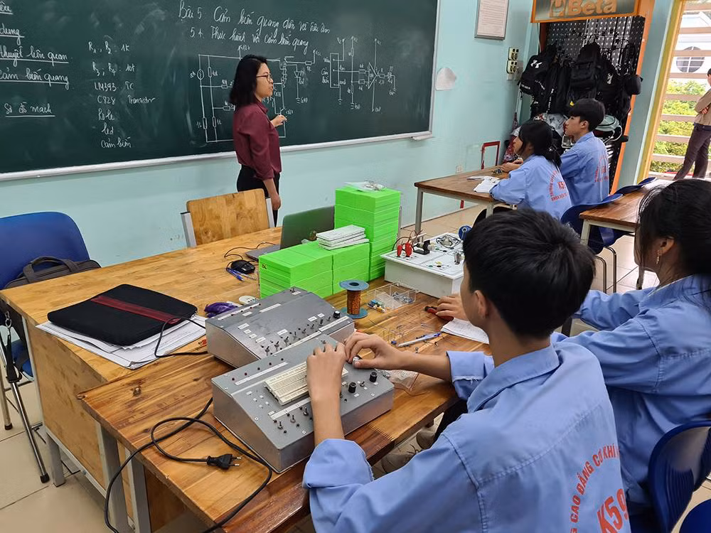 Giảng viên trường nghề nhận lương cao nhất 14,4 triệu đồng/người/tháng. Giảng viên trường nghề nhận lương cao nhất 14,4 triệu đồng/người/tháng.