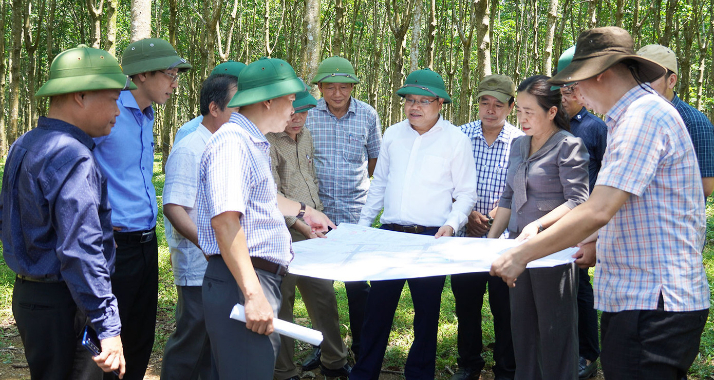 Trước đó, lãnh đạo UBND tỉnh Quảng Trị cũng đã có chuyến kiểm tra công tác giải phóng mặt bằng dự án thành phần đoạn Vạn Ninh - Cam Lộ Trước đó, lãnh đạo UBND tỉnh Quảng Trị cũng đã có chuyến kiểm tra công tác giải phóng mặt bằng dự án thành phần đoạn Vạn Ninh - Cam Lộ