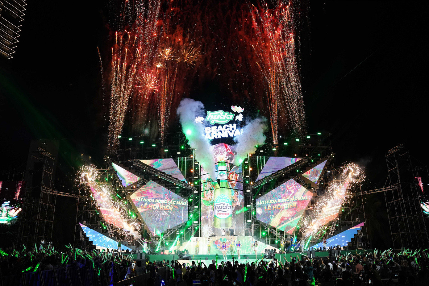 Đêm nhạc hội với quy mô hoành tráng, mang tới những phần trình diễn mãn nhãn, bùng nổ.