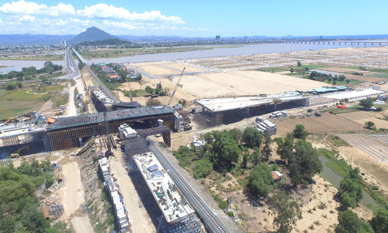 Dự án Nút giao thông đường số 2, Khu đô thị Nam TP Tuy Hòa - đường Nguyễn Văn Linh (TP Tuy Hòa) là công trình giao thông trọng điểm của tỉnh Phú Yên đang triển khai xây dựng