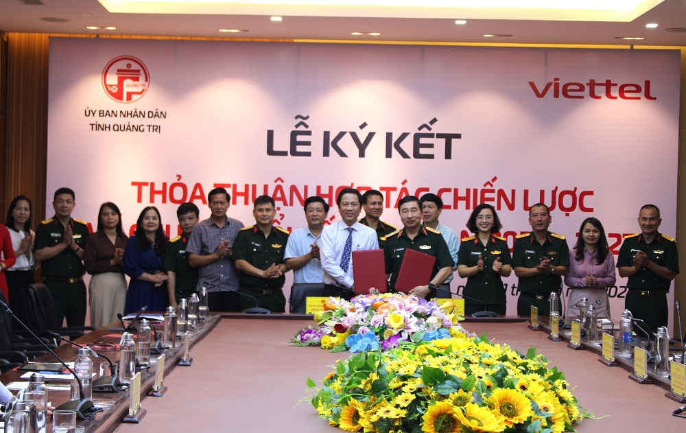 Ký kết thỏa thuận hợp tác về chuyển đổi số giữa tỉnh Quảng Trị và Tập đoàn Viettel Ký kết thỏa thuận hợp tác về chuyển đổi số giữa tỉnh Quảng Trị và Tập đoàn Viettel