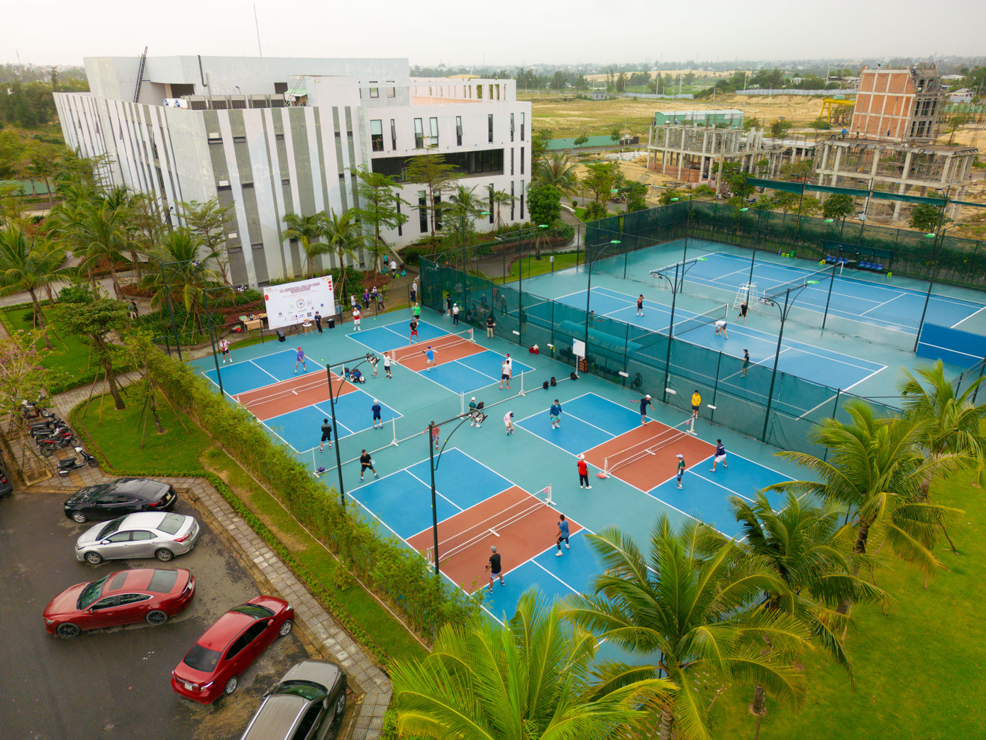 Khu đô thị kiểu mẫu đầu tiên tại miền Trung xây dựng cụm sân Pickleball tiêu chuẩn quốc tế phục vụ miễn phí nhu cầu của người dân và du khách. Ảnh Đ Trung Khu đô thị kiểu mẫu đầu tiên tại miền Trung xây dựng cụm sân Pickleball tiêu chuẩn quốc tế phục vụ miễn phí nhu cầu của người dân và du khách. Ảnh Đ Trung