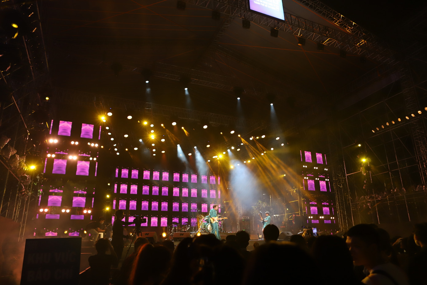 Sân khấu được BTC lễ hội âm nhạc HOZO đầu tư lớn để chào đón nhiều nghệ sĩ quốc tế.