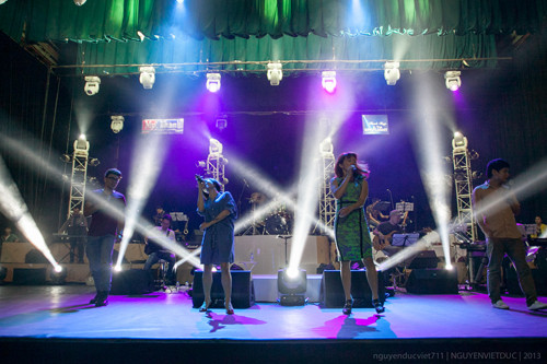 Uyên Linh và Hà Trần song ca 