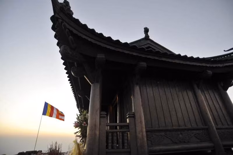 Chùa Đồng trong buổi chiều tà