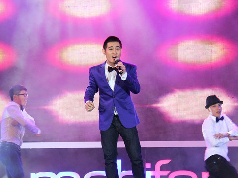 Nam ca sĩ Hoàng Hải hát tặng khán giả những ca khúc quen thuộc Em sẽ là giấc mơ. Anh còn song ca cùng Mỹ Dung ca khúc Nơi tình yêu bắt đầu