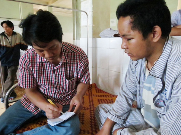 PV Tiền Phong quay lại bệnh viện để nghe anh Lam kể lại vụ việc. PV Tiền Phong quay lại bệnh viện để nghe anh Lam kể lại vụ việc