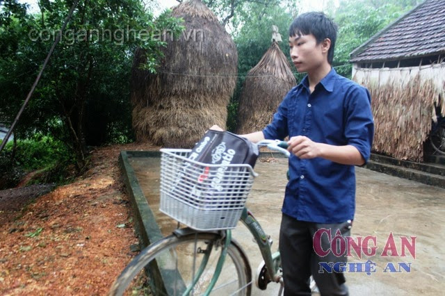 Em Nguyễn Văn Mạnh dũng cảm cứu người trong cơn lũ