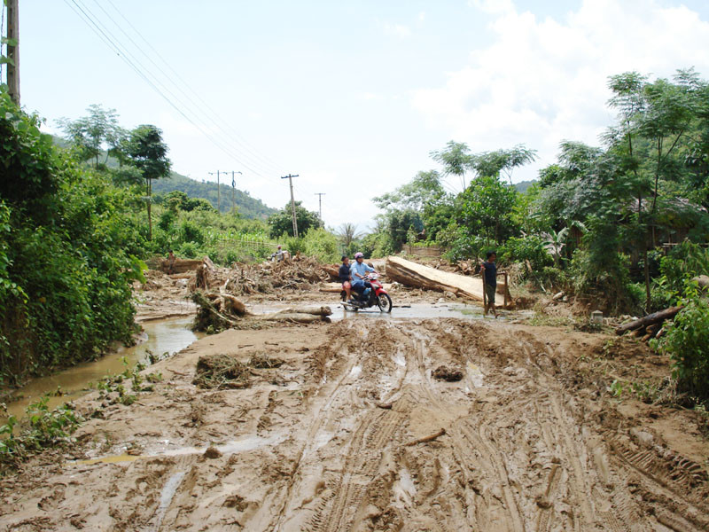 cơn lũ quét tháng 6 - 2009 tại bản Pa Tý (xã Yên Tĩnh) làm năm người thiệt mạng