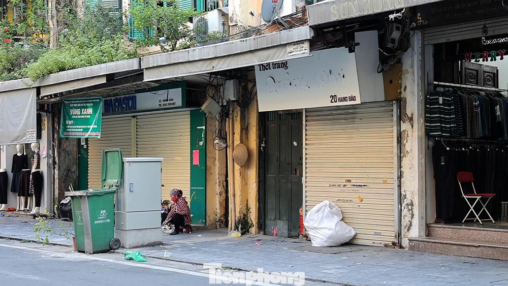 Chi phí thuê mặt bằng trong kinh doanh là yếu tố rất quan trọng, đặc biệt là với những hộ kinh doanh nhỏ thì đây gần như là yếu tố "sống còn". Chi phí thuê mặt bằng trong kinh doanh là yếu tố rất quan trọng, đặc biệt là với những hộ kinh doanh nhỏ thì đây gần như là yếu tố "sống còn".