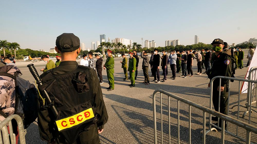 Kê khai di chuyển nội địa trên ứng dụng VNEID (hoặc Website https://suckhoe.dancuquocgia.gov.vn). Trong đó có thông tin xét nghiệm (trường hợp mã QR chưa xanh thì công dân kê khai thông tin mũi tiêm).