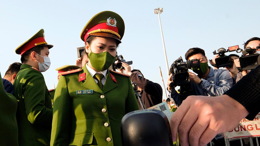 Nếu thông tin mũi tiêm của công dân được tích hợp vào thẻ CCCD gắn chip điện tử đã có trong cơ sở dữ liệu quốc gia về dân cư (2 mũi thì có màu xanh, 1 mũi thì có màu cam, chưa có thì màu đỏ).