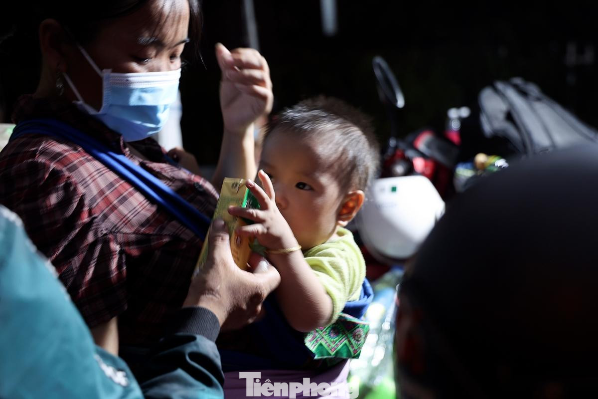 Đồng bào người H'Mông ở các tỉnh Hà Giang, Lào Cai, Lai Châu... sẽ phải trải qua chặng hành trình hơn 2.000km để trở về quê hương.