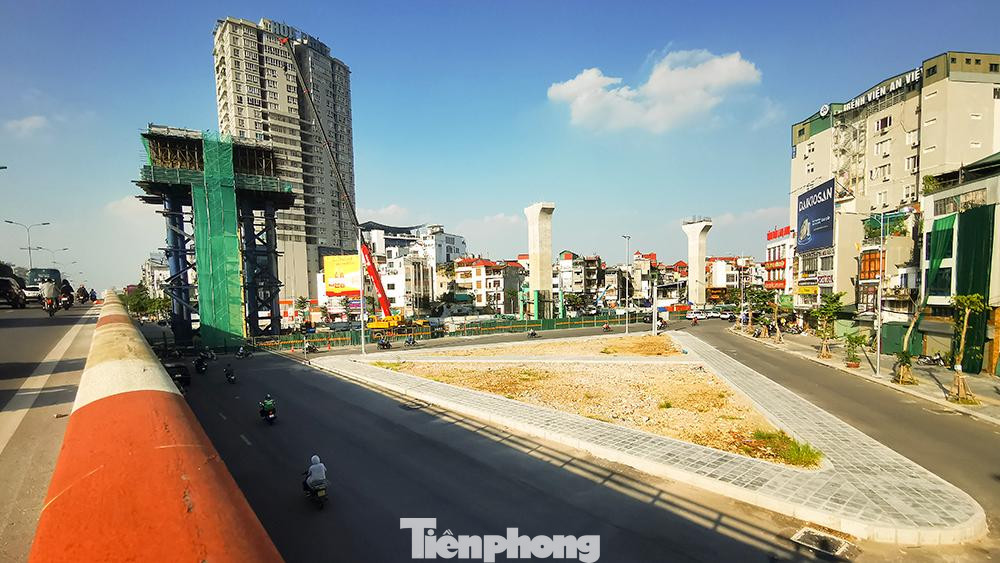 Tuyến đường Vành đai 2, đoạn cầu Vĩnh Tuy - Ngã Tư Sở (Hà Nội) được khởi công tháng 4/2018 bao gồm đường bộ trên cao và mở rộng dưới thấp. Dự án có tổng mức đầu tư gần 10.000 tỉ đồng. Tuyến đường Vành đai 2, đoạn cầu Vĩnh Tuy - Ngã Tư Sở (Hà Nội) được khởi công tháng 4/2018 bao gồm đường bộ trên cao và mở rộng dưới thấp. Dự án có tổng mức đầu tư gần 10.000 tỉ đồng.