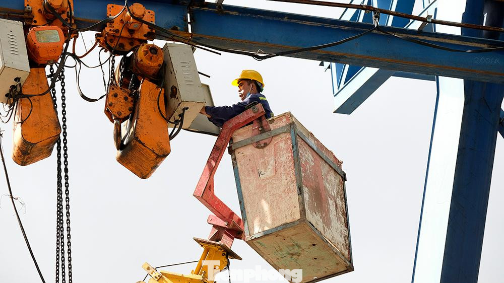 Tại Dự án tuyến đường trên cao dọc đường Vành đai 2, nhà thầu sử dụng hệ đà giáo MSS công nghệ chạy trên (overhead) lần đầu tiên áp dụng tại Việt Nam, trong đó toàn bộ hệ đà giáo do hãng NRS thiết kế và gia công chế tạo tại nước ngoài. Hệ MSS chạy trên có ưu điểm vượt trội trong điều kiện thi công chật hẹp, đặc biệt là ở nội đô với yêu cầu tiến độ thi công nhanh. Tại Dự án tuyến đường trên cao dọc đường Vành đai 2, nhà thầu sử dụng hệ đà giáo MSS công nghệ chạy trên (overhead) lần đầu tiên áp dụng tại Việt Nam, trong đó toàn bộ hệ đà giáo do hãng NRS thiết kế và gia công chế tạo tại nước ngoài. Hệ MSS chạy trên có ưu điểm vượt trội trong điều kiện thi công chật hẹp, đặc biệt là ở nội đô với yêu cầu tiến độ thi công nhanh.