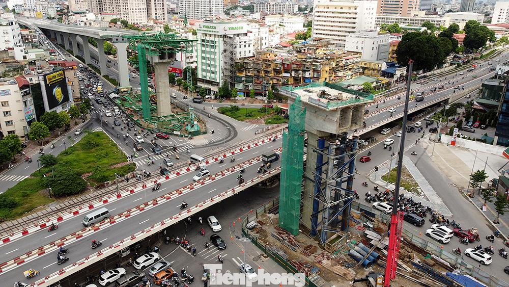 Tuyến đường được thi công với công nghệ cầu bê-tông cốt thép trên đà giáo di động lần đầu tiên áp dụng. Khi đã hoàn thiện một nhịp, hệ thống khuôn ván và đà giáo được vươn tới nhịp tiếp theo; sau đó tiếp tục thi công tới khi hoàn thiện. Tuyến đường được thi công với công nghệ cầu bê-tông cốt thép trên đà giáo di động lần đầu tiên áp dụng. Khi đã hoàn thiện một nhịp, hệ thống khuôn ván và đà giáo được vươn tới nhịp tiếp theo; sau đó tiếp tục thi công tới khi hoàn thiện.