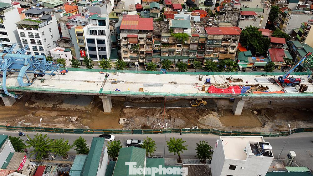 Đường Minh Khai phần dưới thấp đoạn từ ngã tư Minh Khai đến chân cầu Vĩnh Tuy đã được hoàn thiện. Đường Minh Khai phần dưới thấp đoạn từ ngã tư Minh Khai đến chân cầu Vĩnh Tuy đã được hoàn thiện.