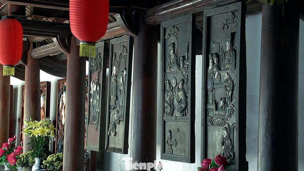 Bộ tranh La Hán và tranh Thập điện ở chùa.