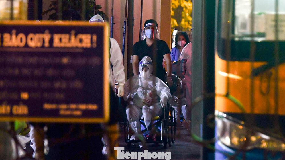 Những người được di chuyển đều đã có kết quả xét nghiệm COVID-19 âm tính hai lần bằng phương pháp Realtime PCR.