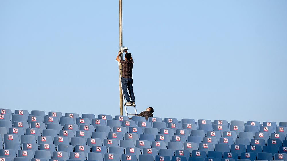 Hệ thống camera an ninh cũng được thay thế, lắp mới quanh khu vực sân đấu.