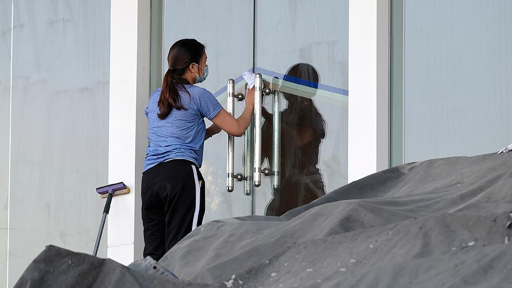 Khán đài sân Mỹ Đình được dọn sạch sẽ, sẵn sàng đón khán giả ở trận Việt Nam với Nhật Bản.