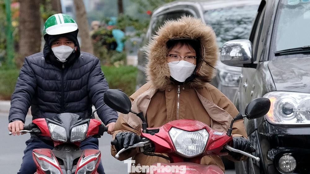 Theo Trung tâm Dự báo Khí tượng thủy văn Quốc gia, không khí lạnh sẽ kéo dài đến hết ngày thứ 4 tuần này (31/12) Theo Trung tâm Dự báo Khí tượng thủy văn Quốc gia, không khí lạnh sẽ kéo dài đến hết ngày thứ 4 tuần này (31/12)