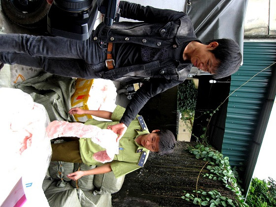 Nầm lợn đang biến màu và bối mùi hôi thối