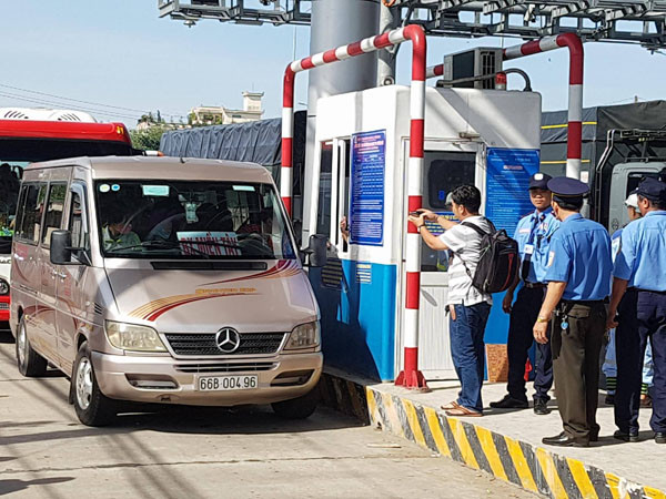 BOT Cai Lậy thu phí trở lại, tài xế hú còi inh ỏi khi qua trạm ảnh 6