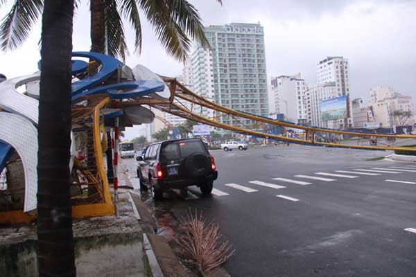 Đà Nẵng: Một cổng chào bị đánh sập trên đường võ Nguyên Giáp ảnh 9