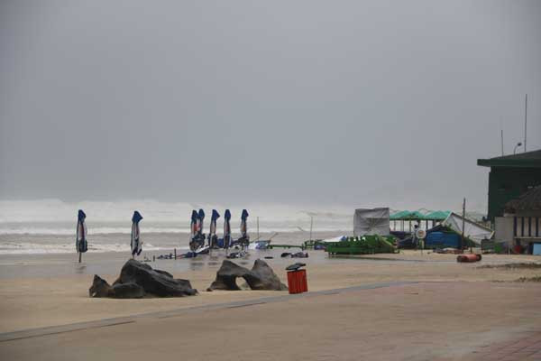 Đà Nẵng: Một cổng chào bị đánh sập trên đường võ Nguyên Giáp ảnh 8