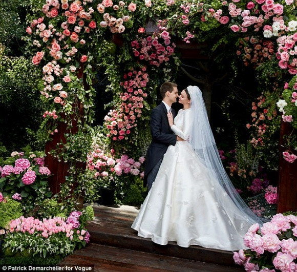 Miranda Kerr mang thai với chồng tỉ phú kém 7 tuổi ảnh 2