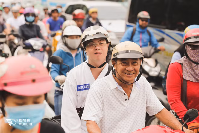 Chuyện phi thường về hành trình cha cùng con thay đổi số phận ảnh 2