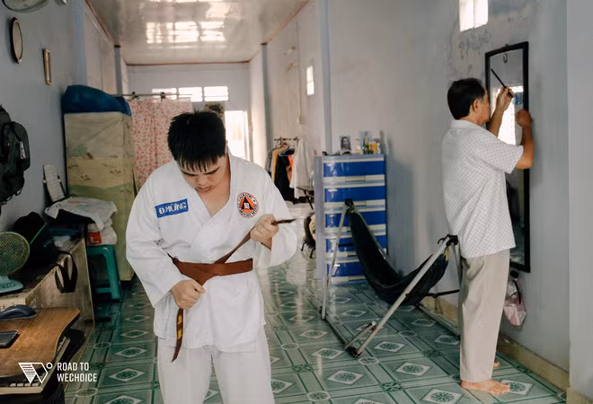 Chuyện phi thường về hành trình cha cùng con thay đổi số phận ảnh 1