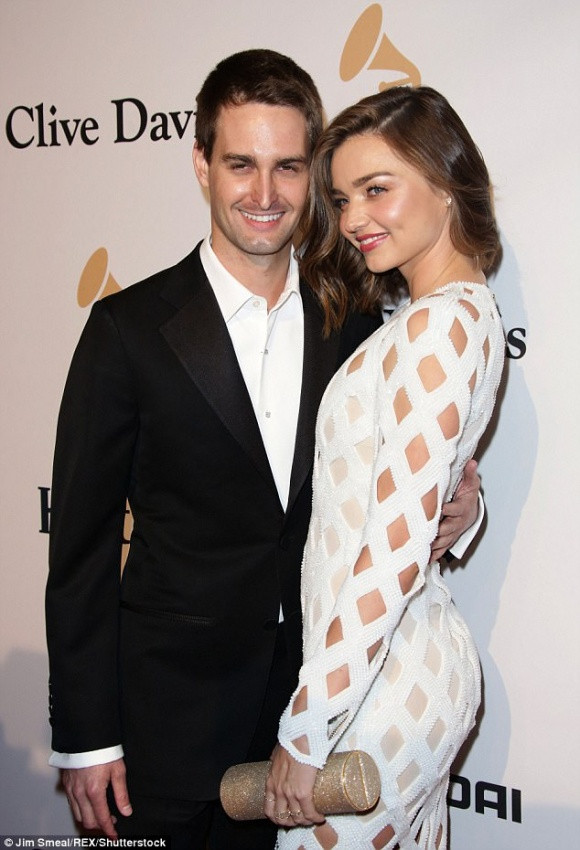 Miranda Kerr mang thai với chồng tỉ phú kém 7 tuổi ảnh 1